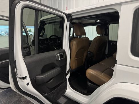 Used 2021 Jeep Wrangler Unlimited Sahara w/ Cold Weather Group AWD/4WD image 11
