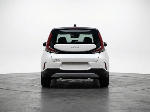 Used 2025 Kia Soul LX w/ LX Technology Package FWD image 7