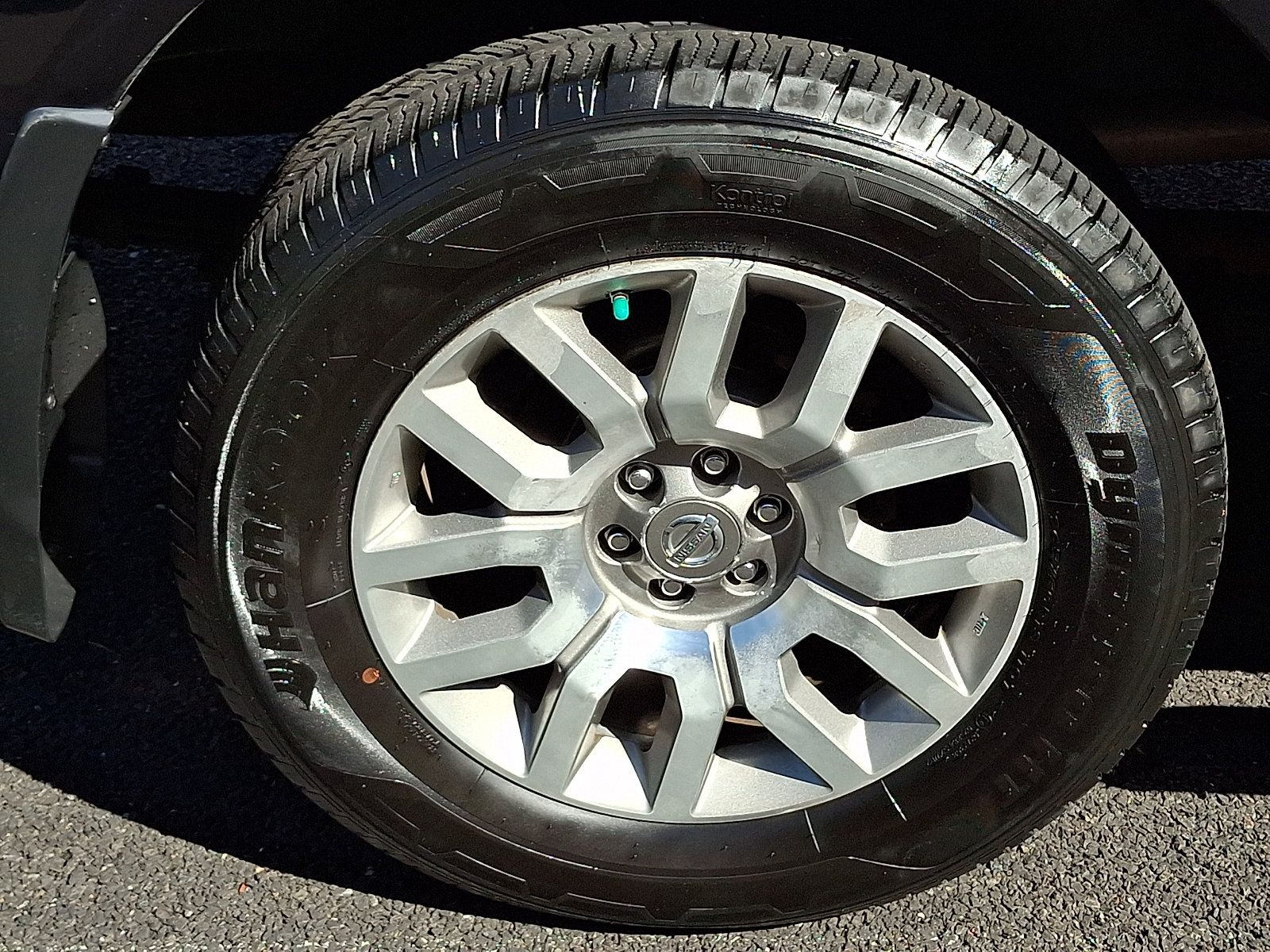 Used 2011 Nissan Frontier SL w/ Moonroof Pkg AWD/4WD image 11