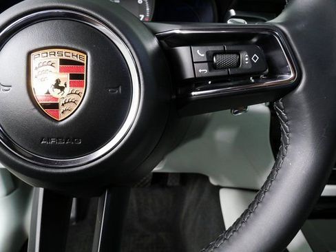 Certified 2024 Porsche Macan image 11