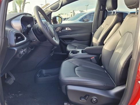 New 2026 Chrysler Pacifica Select image 10