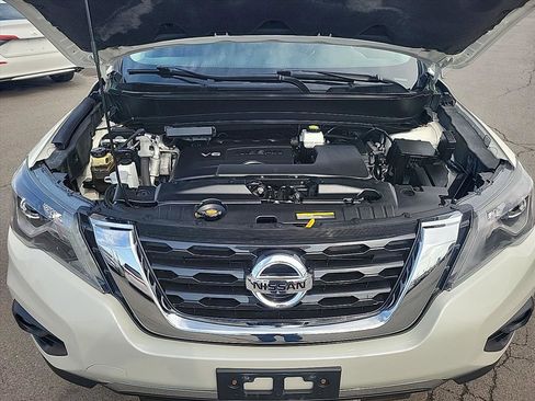 Used 2019 Nissan Pathfinder SV w/ SV Tech Package image 9