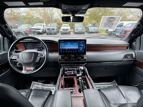 Used 2023 Lincoln Navigator Reserve AWD/4WD image 10