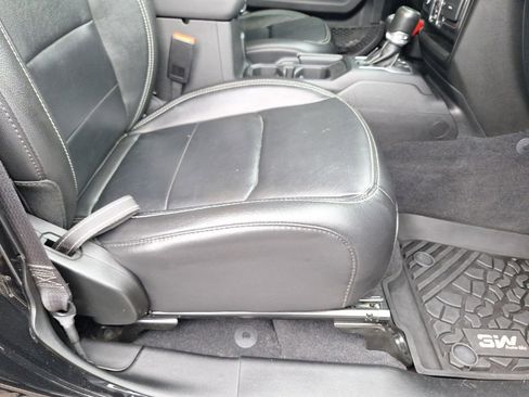 Used 2023 Jeep Wrangler Unlimited Sahara image 15