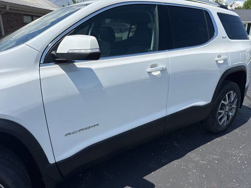 Used 2023 GMC Acadia SLT w/ Preferred Package FWD image 12
