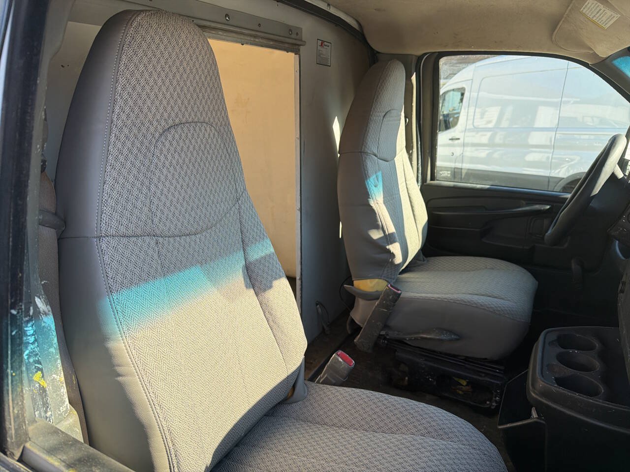 Used 2010 GMC Savana 3500 RWD image 11