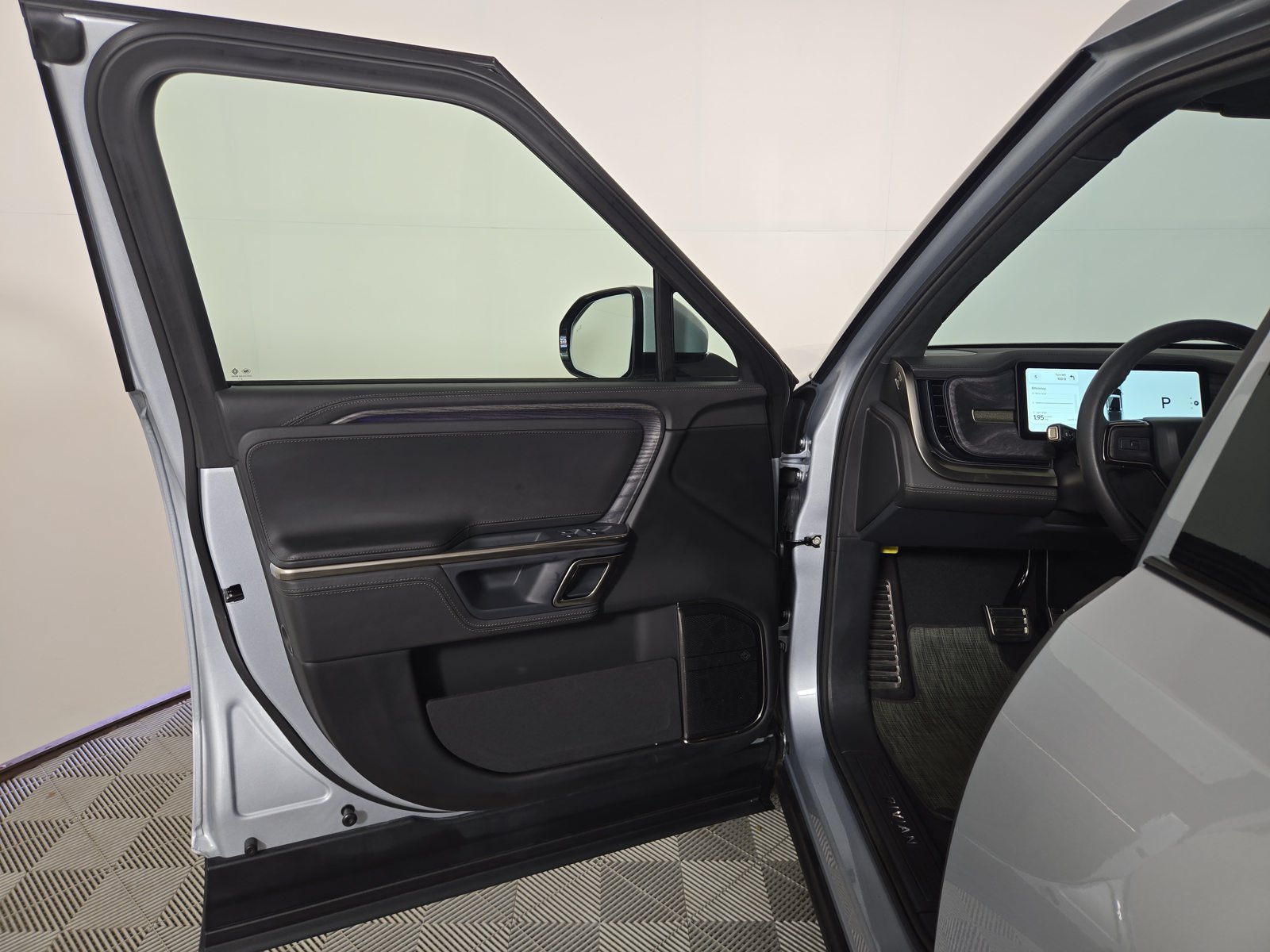 Used 2024 Rivian R1T Adventure Dual AWD/4WD image 16