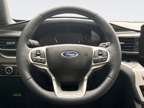 Used 2023 Ford Explorer XLT w/ Equipment Group 202A AWD/4WD image 12