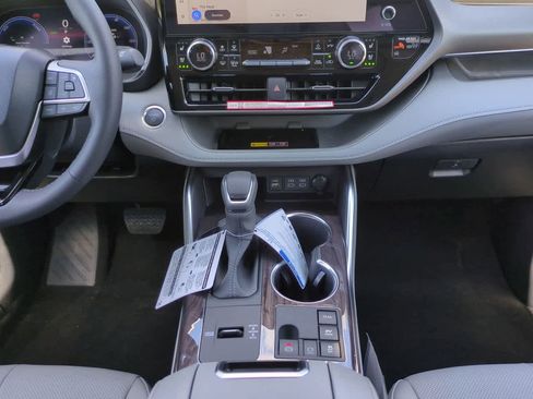 New 2026 Toyota Highlander Limited AWD/4WD image 19