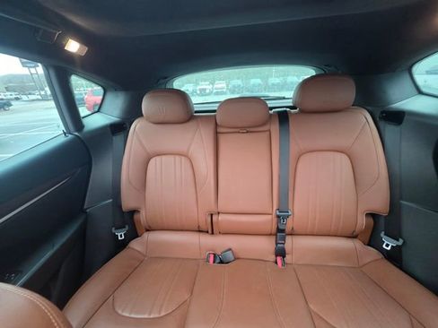 Used 2019 Maserati Levante image 8