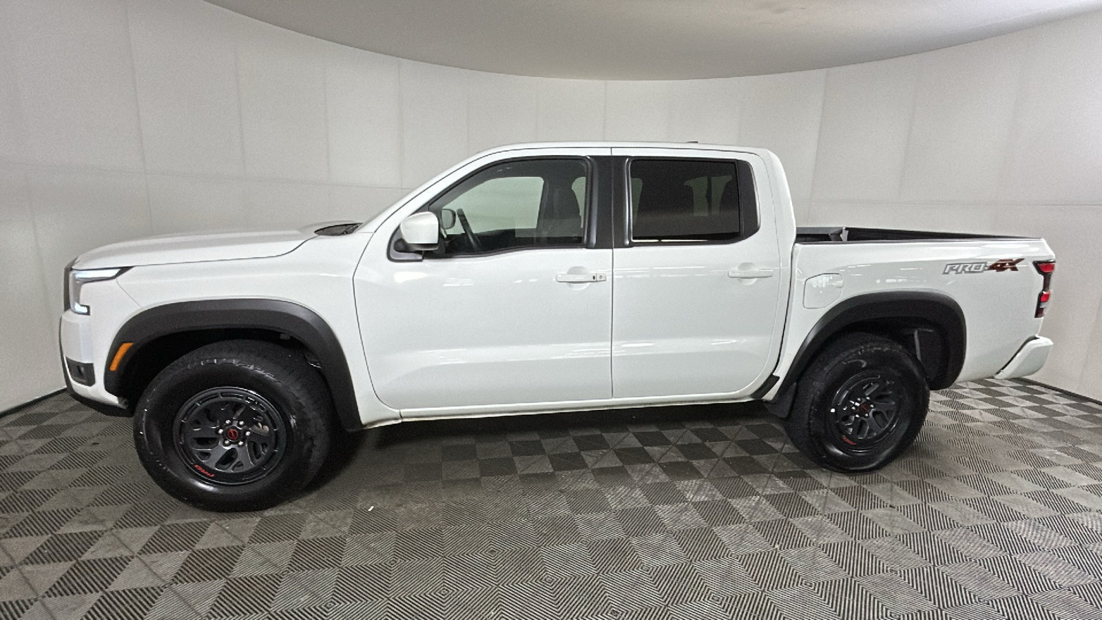 Used 2026 Nissan Frontier PRO-4X AWD/4WD image 6