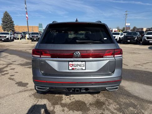 Used 2024 Volkswagen Atlas SE FWD image 8