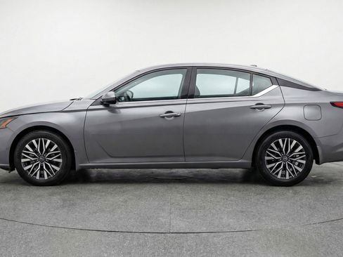 Used 2025 Nissan Altima 2.5 SV image 5