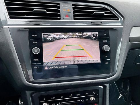 Certified 2023 Volkswagen Tiguan SE R-Line image 27