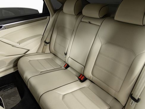 Used 2018 Volkswagen Passat 2.0T SE image 17