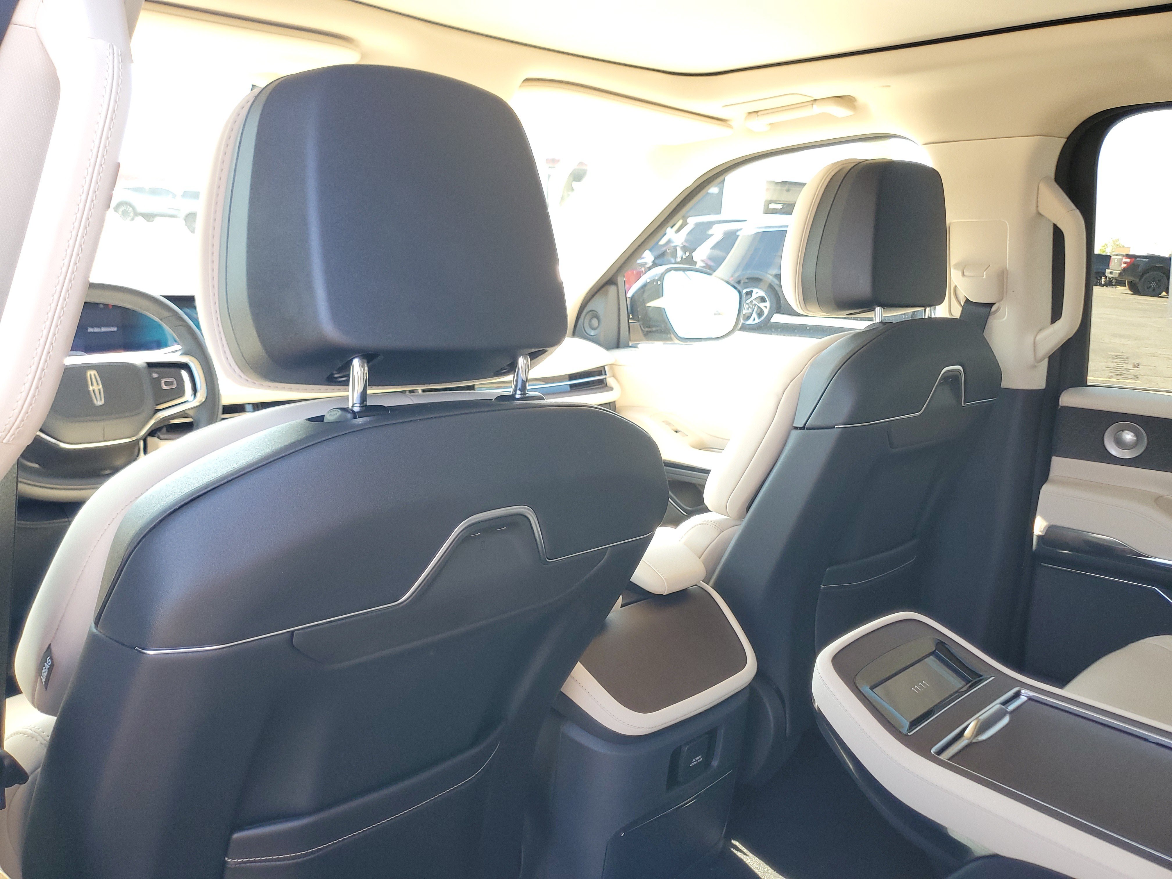 New 2027 Lincoln Navigator Reserve AWD/4WD image 28