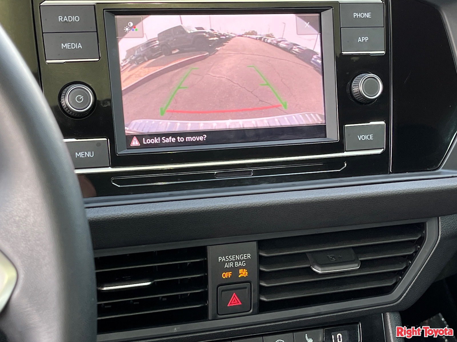 Used 2024 Volkswagen Jetta SE w/ Panoramic Sunroof Package FWD image 28