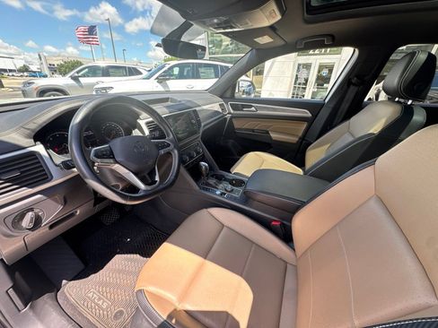 Used 2021 Volkswagen Atlas Cross Sport SE w/ Panoramic Sunroof Package AWD/4WD image 13