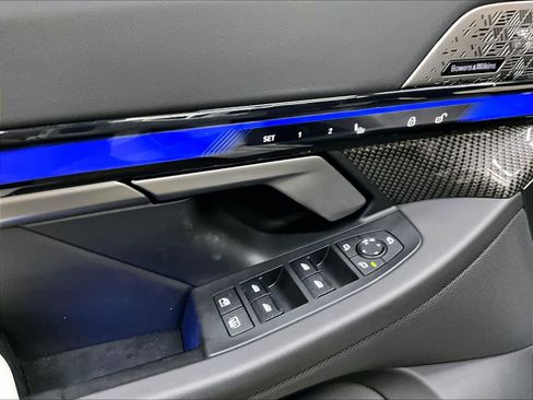 Used 2025 BMW M5 w/ Carbon Package AWD/4WD image 37