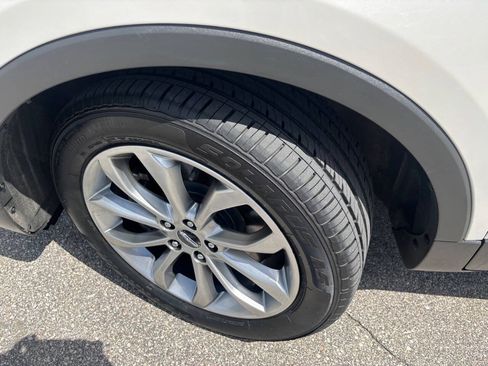 Used 2017 Lincoln MKC Select w/ Lincoln MKC Climate Package AWD/4WD image 9