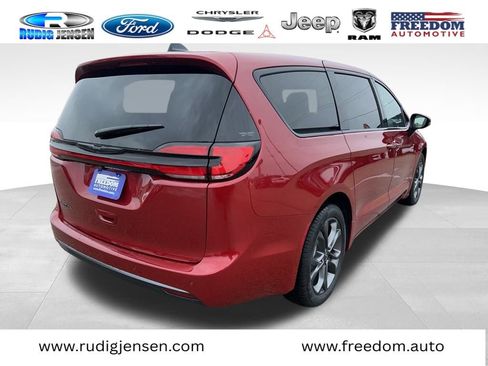 New 2026 Chrysler Pacifica Select image 7