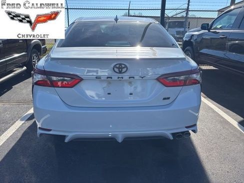 Used 2023 Toyota Camry SE image 3
