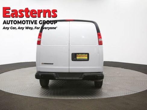 Used 2018 Chevrolet Express 2500 w/ Driver Convenience Package RWD image 38