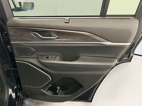 Used 2022 Jeep Grand Cherokee Limited 4xe w/ Luxury Tech Group II image 33