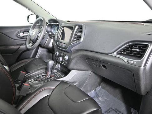 Used 2022 Jeep Cherokee Trailhawk w/ Comfort/Convenience Group AWD/4WD image 14