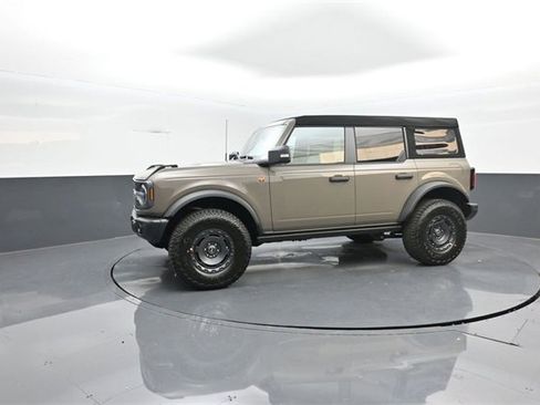 New 2025 Ford Bronco Badlands image 4