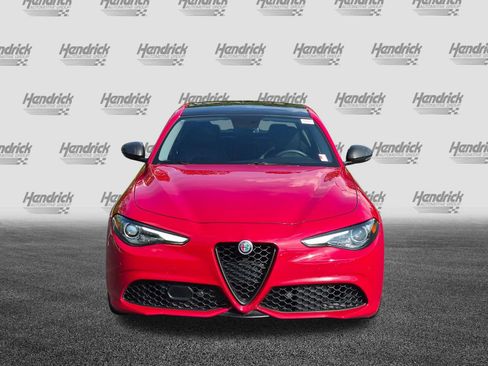 Used 2018 Alfa Romeo Giulia Ti Sport w/ Quick Order Package 22S Sport AWD/4WD image 3