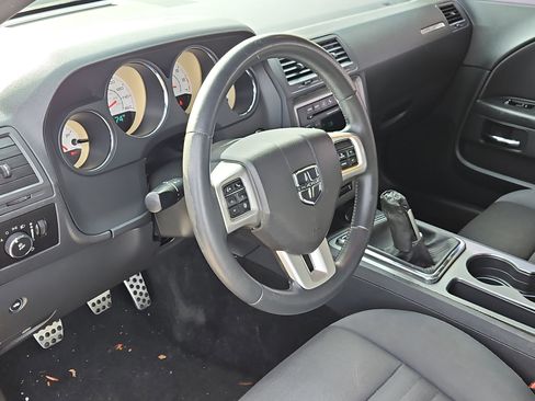 Used 2012 Dodge Challenger R/T image 7