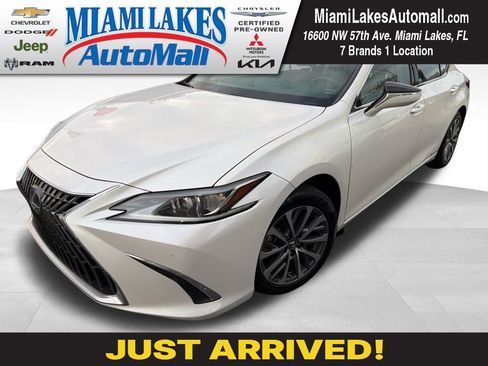 Used 2022 Lexus ES 300h 300h image 1