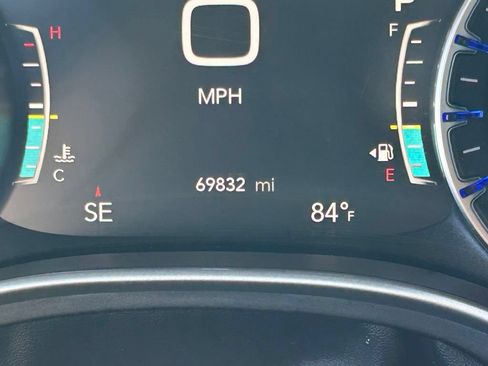 Used 2023 Chrysler Pacifica Touring-L FWD image 28