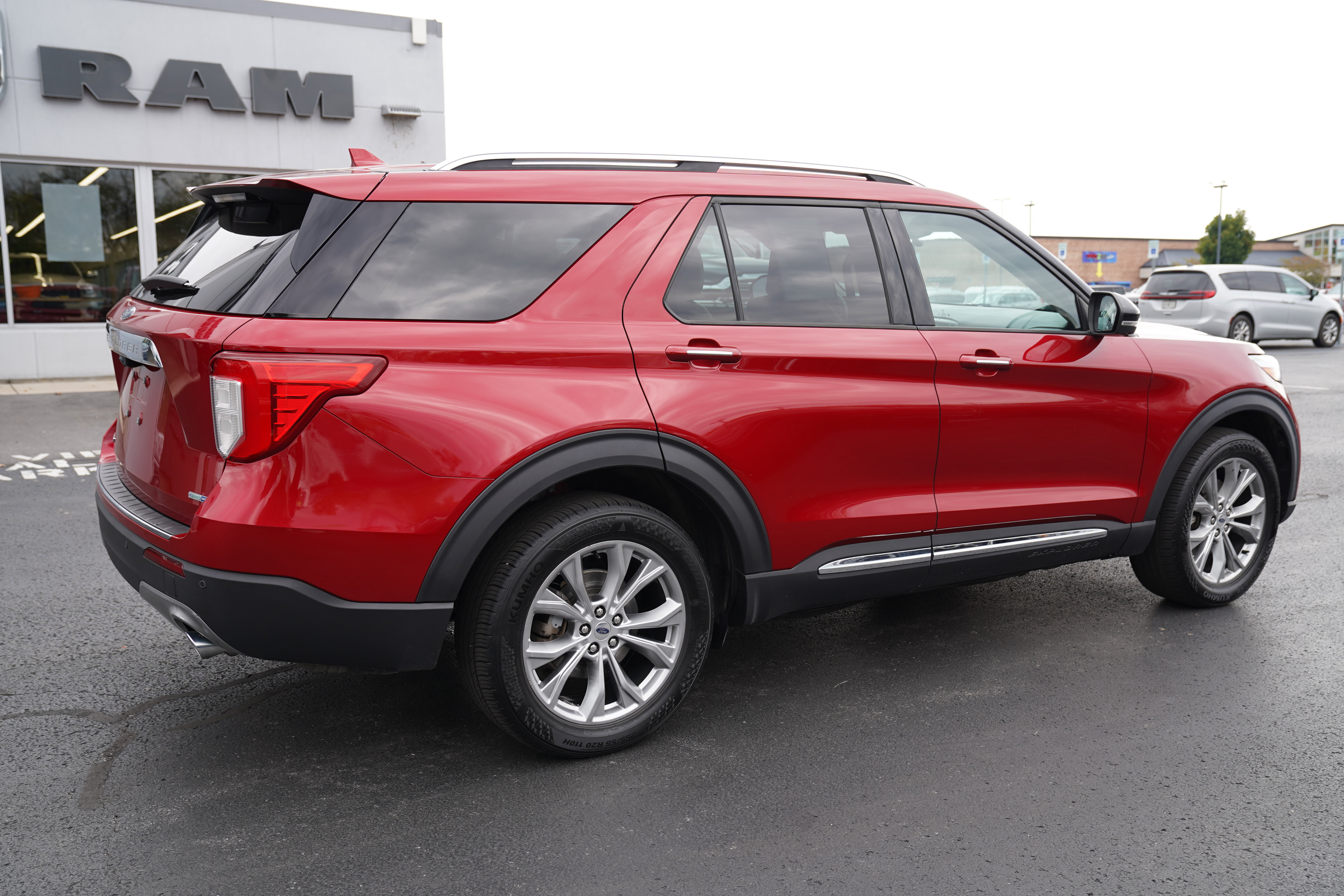 Used 2020 Ford Explorer Limited AWD/4WD image 3