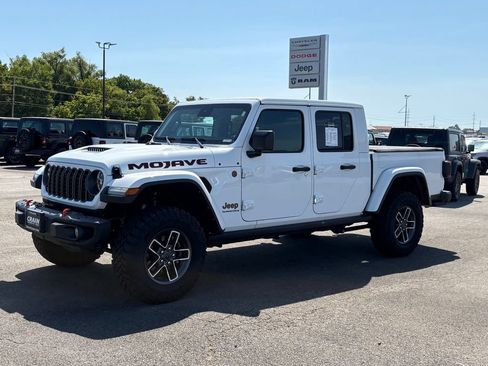 Used 2025 Jeep Gladiator Mojave AWD/4WD image 3