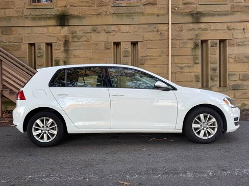 Used 2016 Volkswagen Golf S image 3