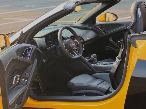 Used 2021 Audi R8 V10 w/ Premium Package image 11