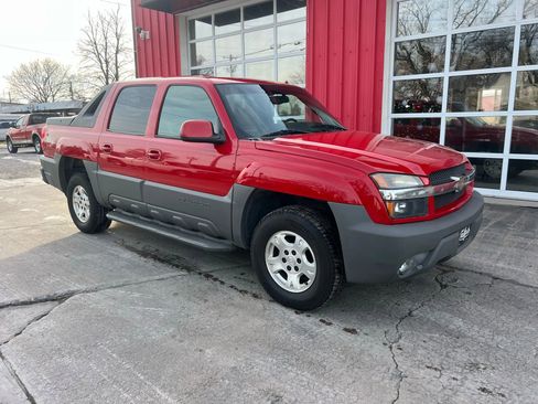Used 2002 Chevrolet Avalanche 4x4 w/ Off-Road Suspension Pkg image 2