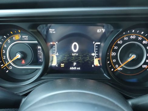 Used 2025 Jeep Wrangler Unlimited Rubicon AWD/4WD image 43