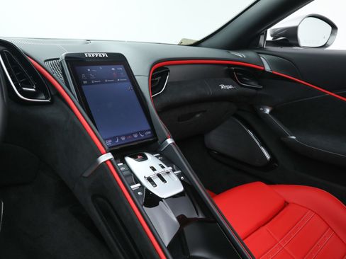 Certified 2025 Ferrari Roma Spider RWD image 42