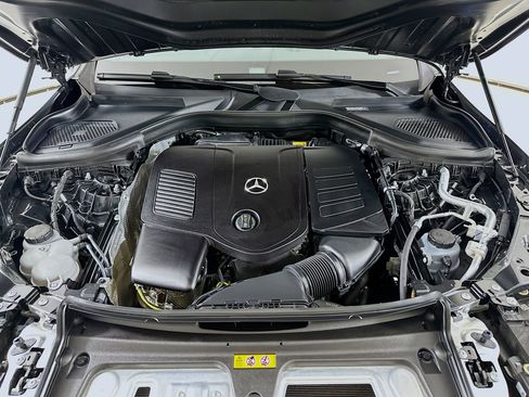 Used 2025 Mercedes-Benz GLC 300 4MATIC image 33