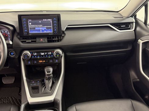 Used 2020 Toyota RAV4 XLE Premium FWD image 29