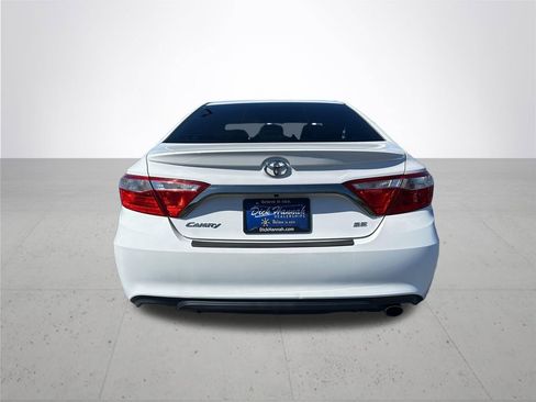 Used 2017 Toyota Camry SE image 8