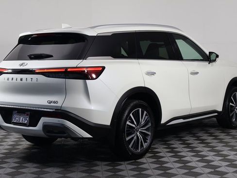 Used 2023 INFINITI QX60 Sensory w/ Vision Package image 4