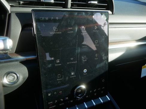 New 2026 GMC Terrain Denali w/ LPO, Floor Liner Package image 22