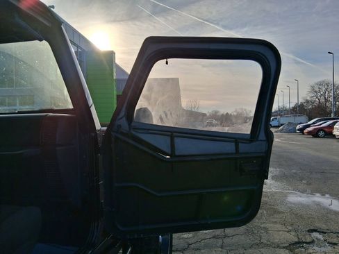 Used 2006 Jeep Wrangler X AWD/4WD image 13