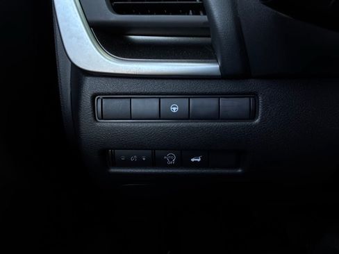 Used 2025 Nissan Rogue SV FWD image 24