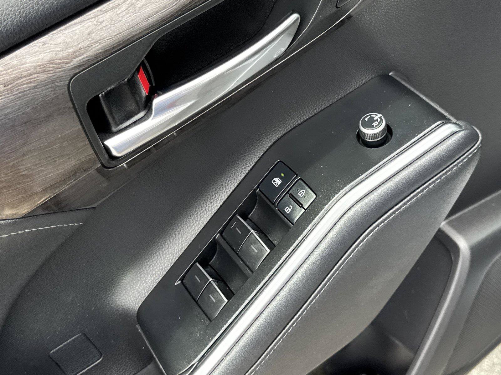 Used 2021 Toyota Highlander Limited FWD image 18