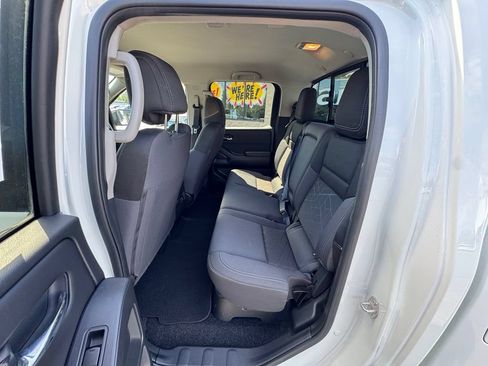 Used 2025 Nissan Frontier SV w/ SV Convenience Package AWD/4WD image 9